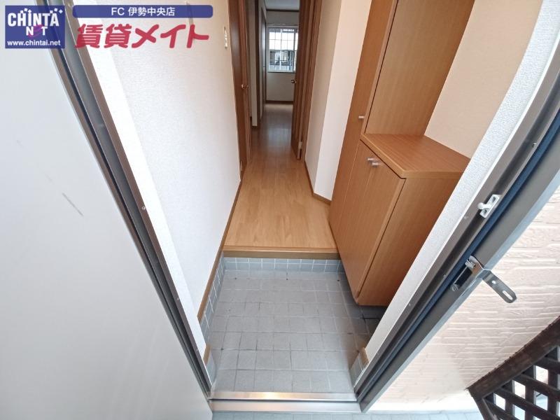 玄関　同型反転参考写真です