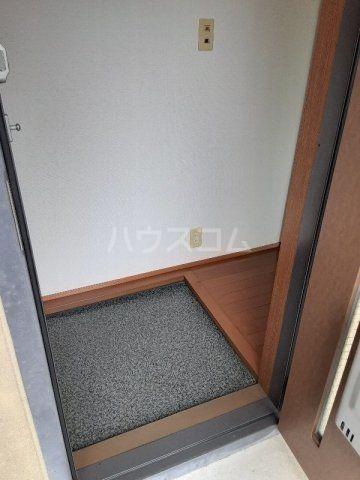クレセールメゾンBの玄関写真