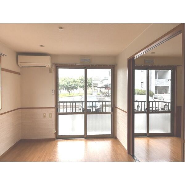 プルメリア A棟の居間写真