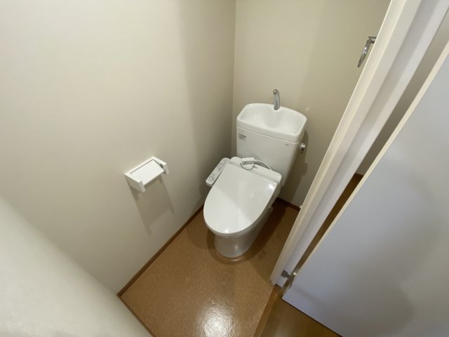 トイレ　ウォシュレット付きのトイレです♪