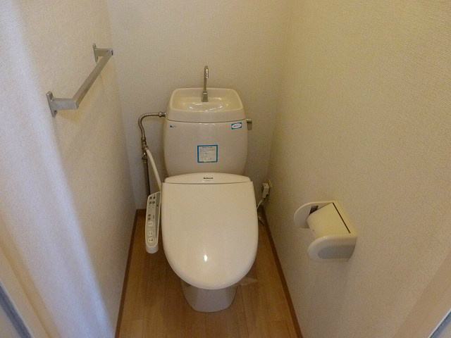 トイレ　※写真は203号室のお部屋です。