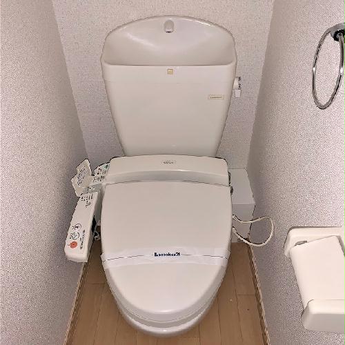 トイレ　温水洗浄便座付き