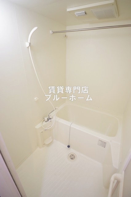 バス・シャワールーム　浴室乾燥付きバス！