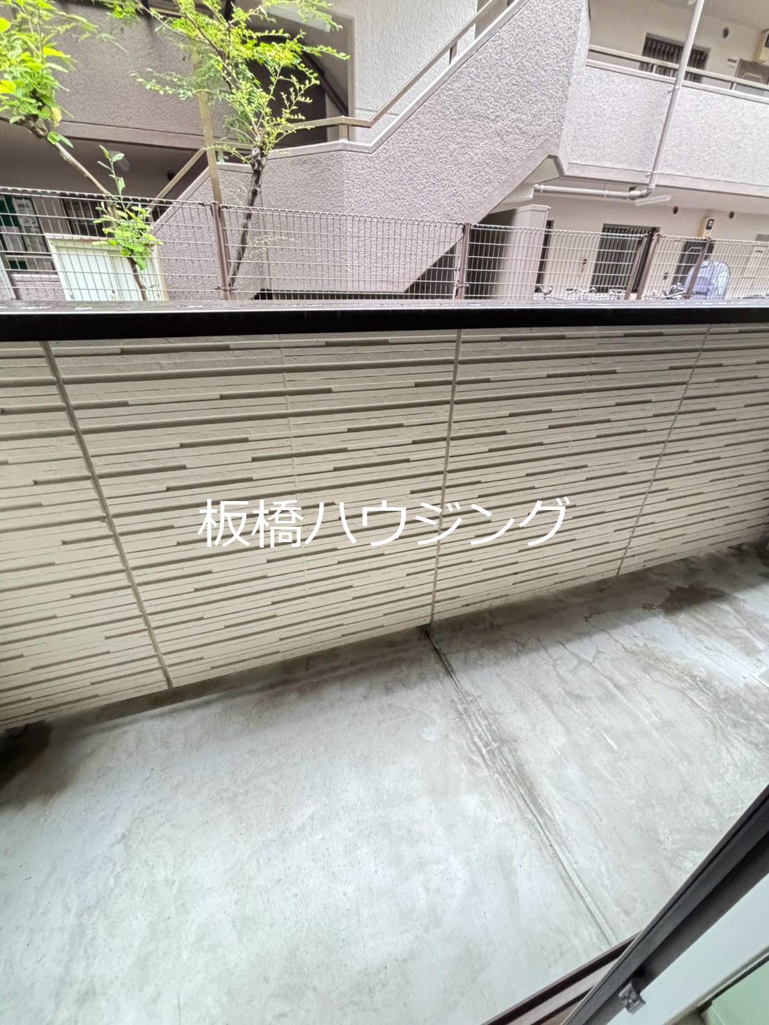 バルコニー　目の前は通りではありません