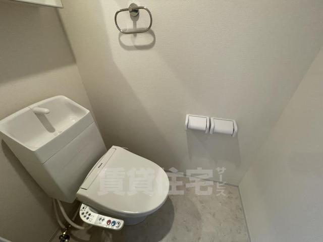 ＪＲ福知山線 中山寺駅 徒歩27分 2階建 築4年のトイレ写真