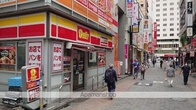 コンビニ　デイリーヤマザキ赤坂見附店（コンビニ）まで609m