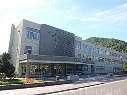 中学校　山鼻中学校（中学校）まで1142m