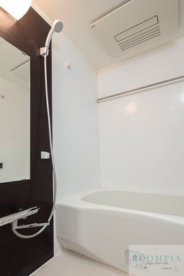 バス・シャワールーム　※同タイプの別のお部屋です。