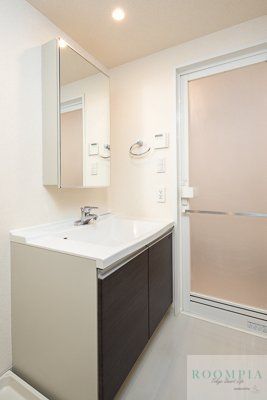 洗面設備　※同タイプの別のお部屋です。