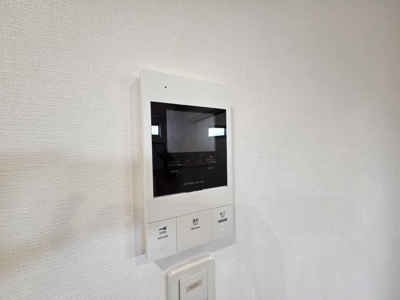 セキュリティ　お部屋から確認できるモニター付きインターホン♪