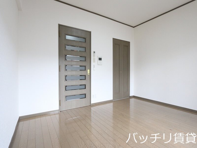 居室・リビング　画像は別号室の為、現況優先です。