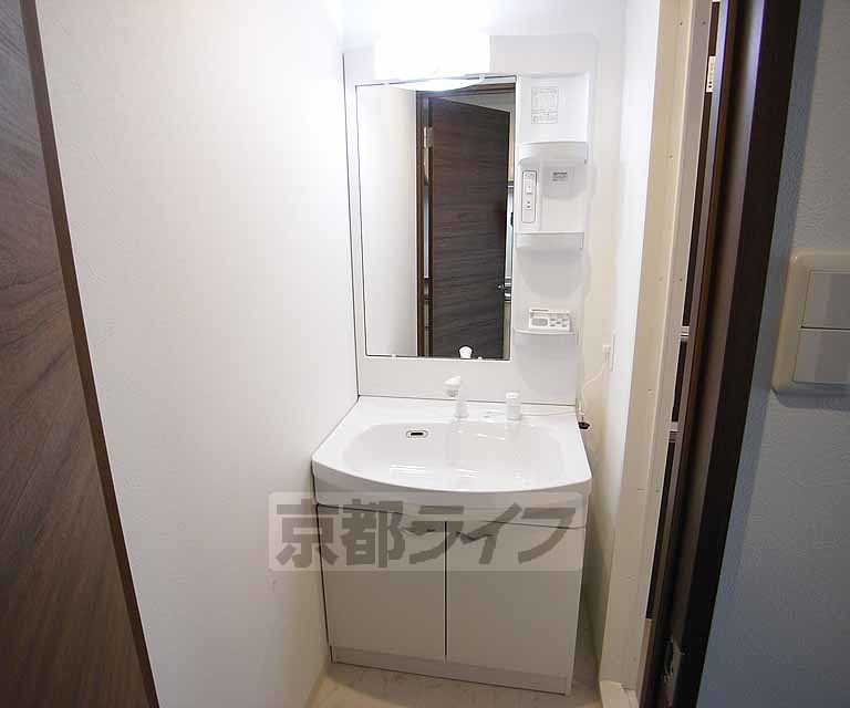 洗面設備　洗面台も独立です。