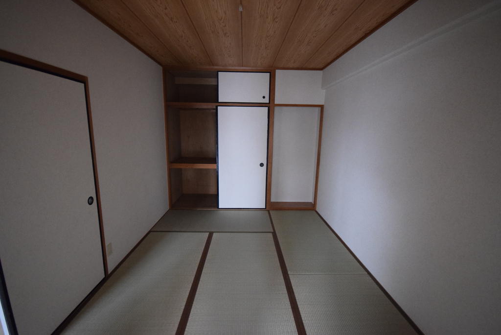 グラード柏原の居間写真