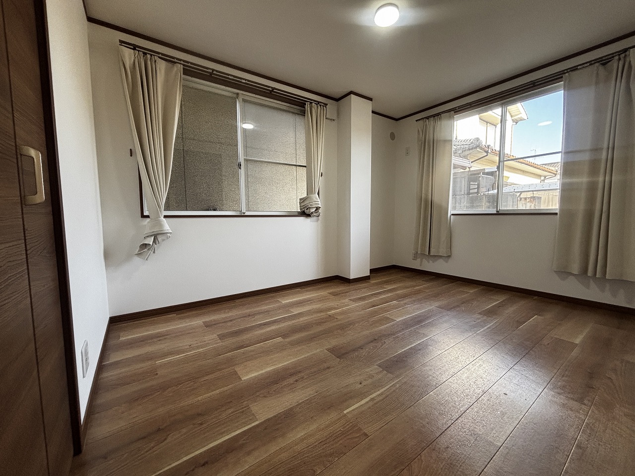 その他部屋・スペース　2面窓あり、開放的です♪