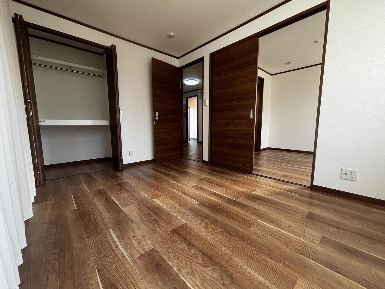 居室・リビング　6畳洋室にはクローゼットついています