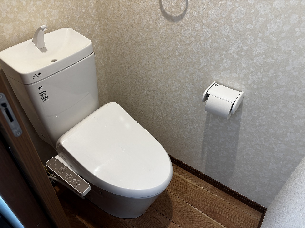 トイレ　トイレは温水洗浄便座です