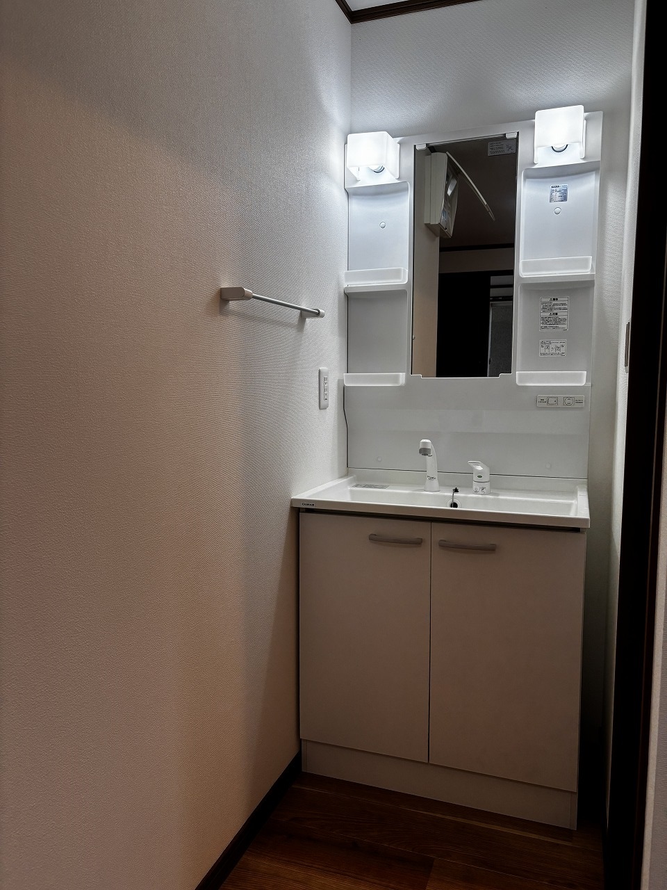 洗面設備　洗面化粧台きれいです