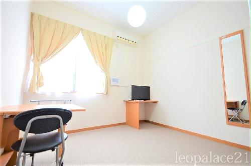 居室・リビング　2Ｆのお部屋はカーペットです。