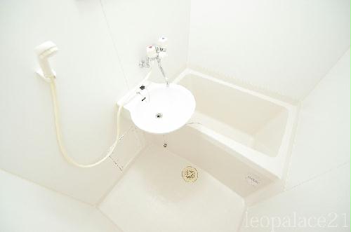 バス・シャワールーム　シャワー付きバスルーム