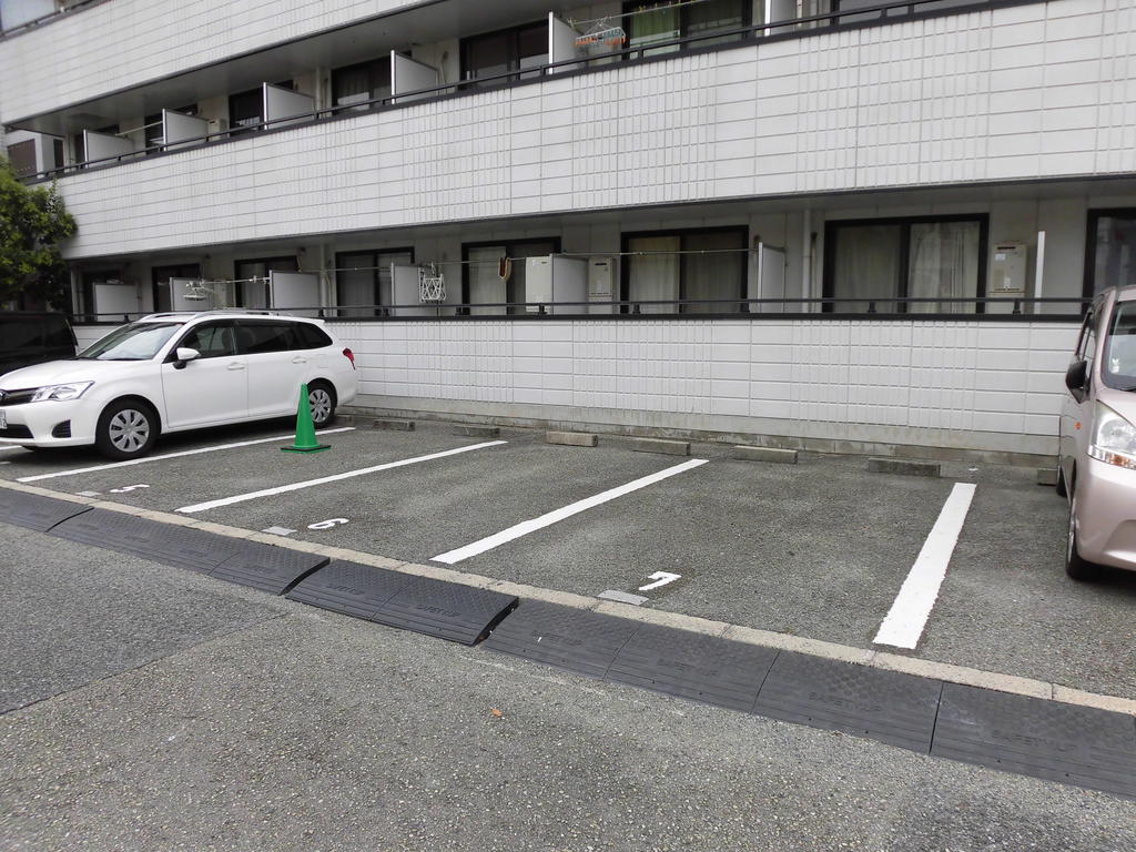 【加古川市野口町野口のマンションの駐車場】