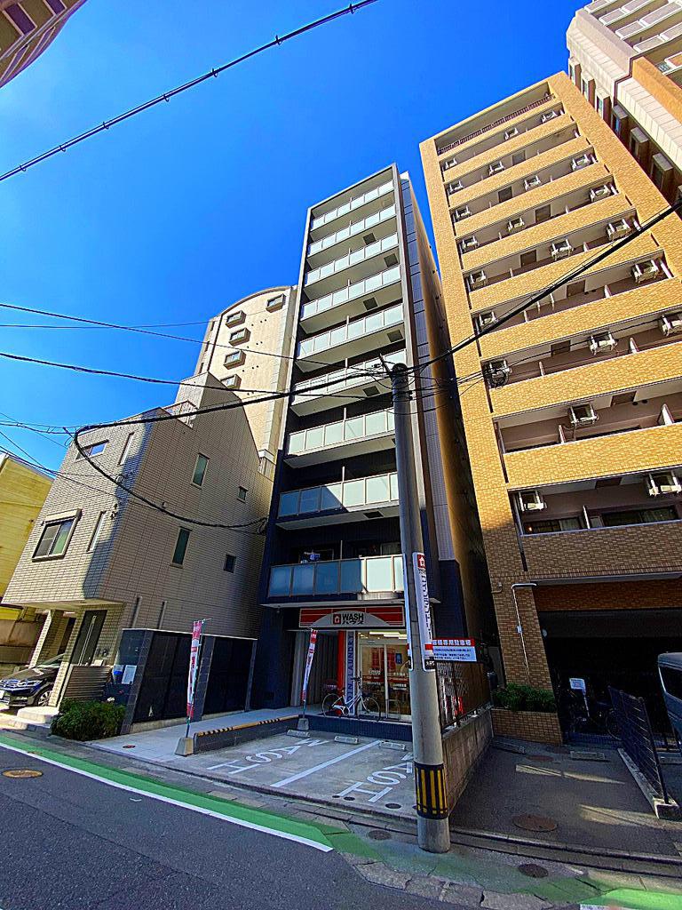 建物外観　1階にはコインランドリー♪