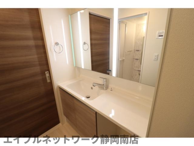 洗面設備　使いやすい洗面所です