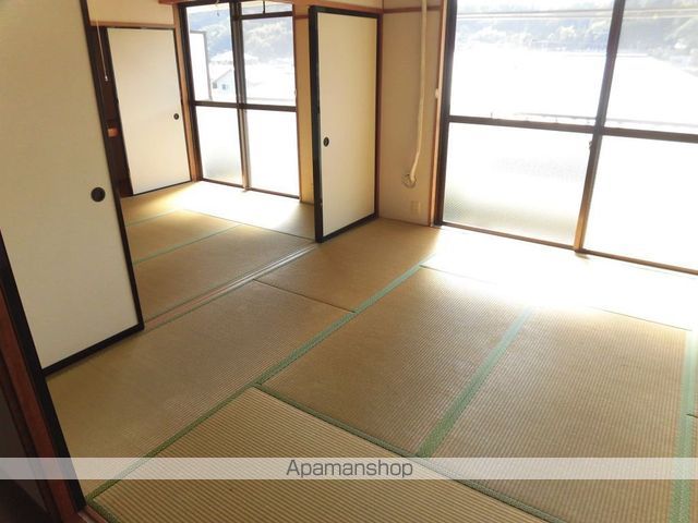 八百真マンション小島の居間写真