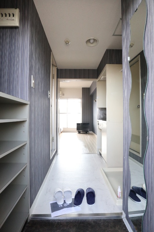 玄関　家具家電は付きません。