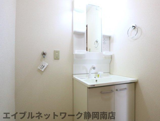 洗面設備　シャワー付き独立洗面台♪