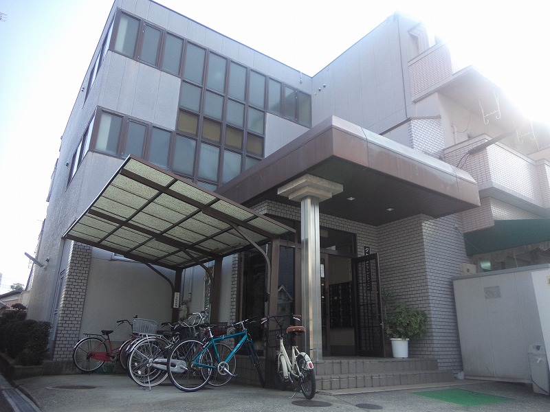 東大阪市鴻池本町のマンションの建物外観