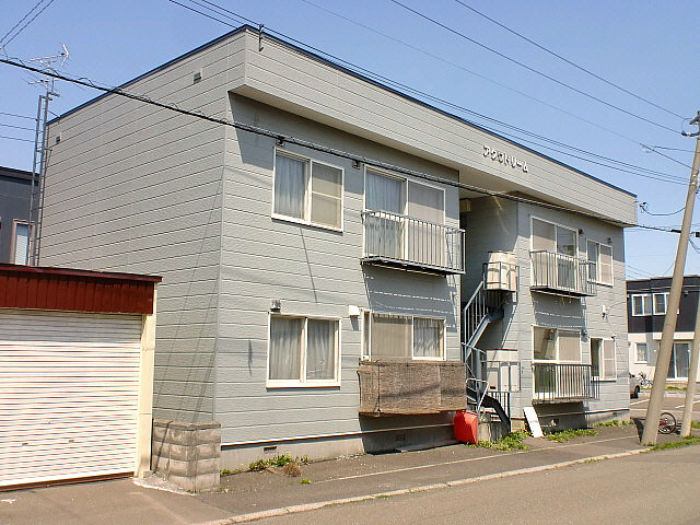 札幌市東区東雁来九条のアパートの建物外観