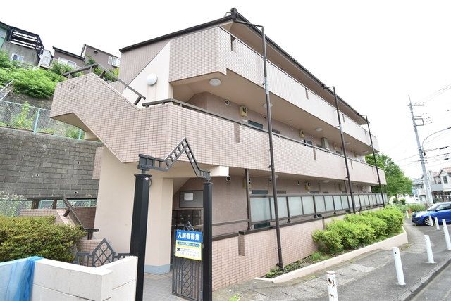 川崎市麻生区金程のマンションの建物外観