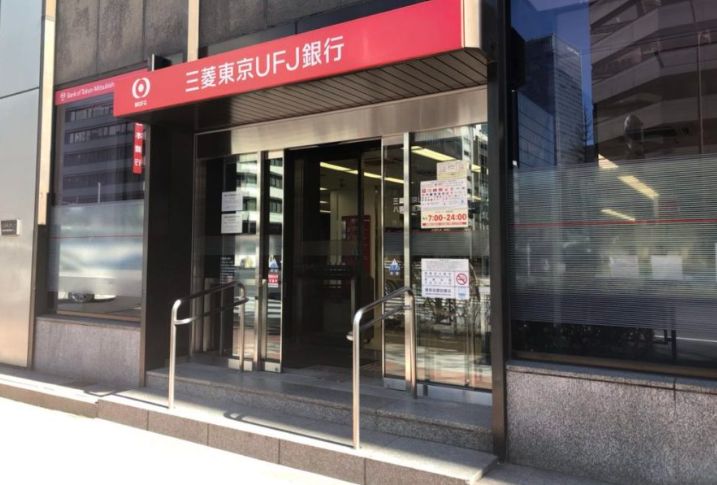 銀行　三菱UFJ銀行八重洲通支店（銀行）まで404m