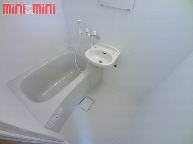 バス・シャワールーム　清潔感のあるバスルーム