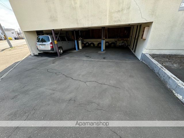 駐車場　駐車場