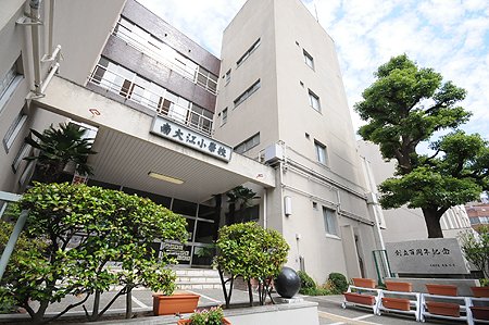 【大阪市中央区十二軒町のマンションの小学校】