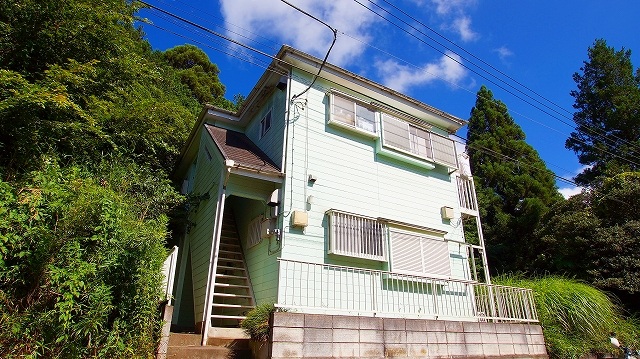 川上ハイツの建物外観