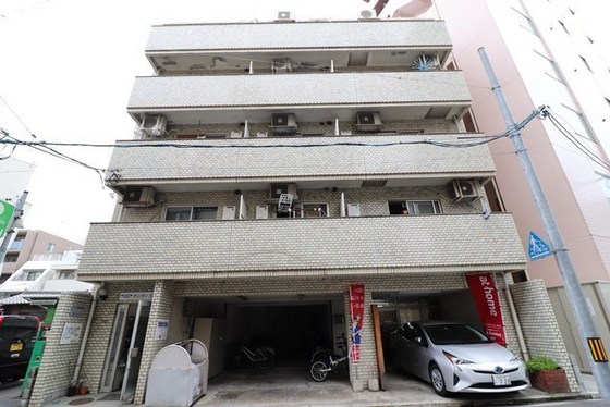 広島市中区竹屋町のマンションの建物外観