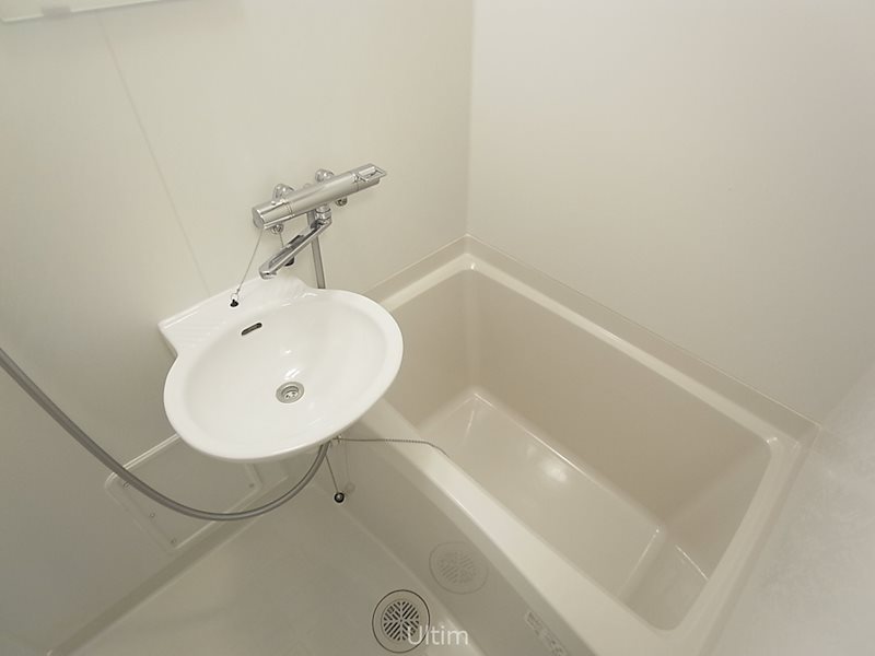 バス・シャワールーム　※別のお部屋の写真です