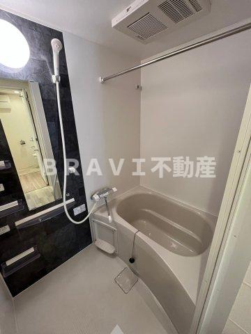 バス・シャワールーム　【セレニテ本町リアン】落ち着いた空間のお風呂です