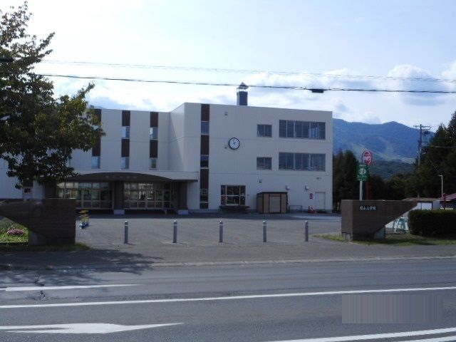 【富良野市南町のアパートの小学校】