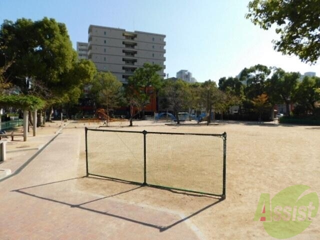 【神戸市兵庫区下沢通のマンションの公園】