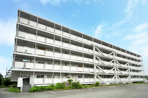 【ビレッジハウス川井宿1号棟の建物外観】