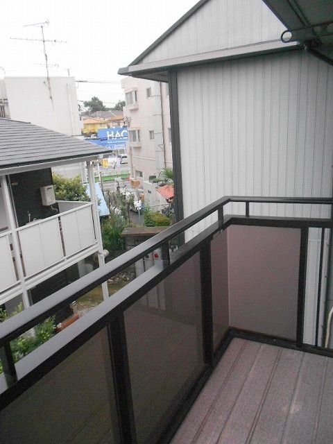 【川崎市多摩区南生田のアパートのバルコニー】