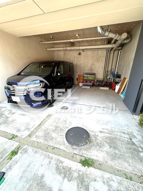 【荒川区東日暮里のマンションの駐車場】