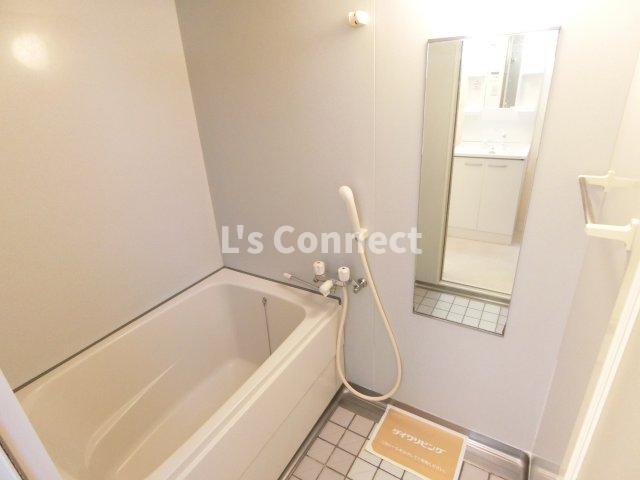 バス・シャワールーム　給湯式のお風呂。