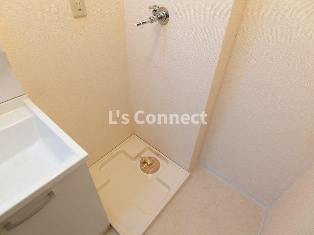 その他設備　室内洗濯機置き場には排水パン付き。