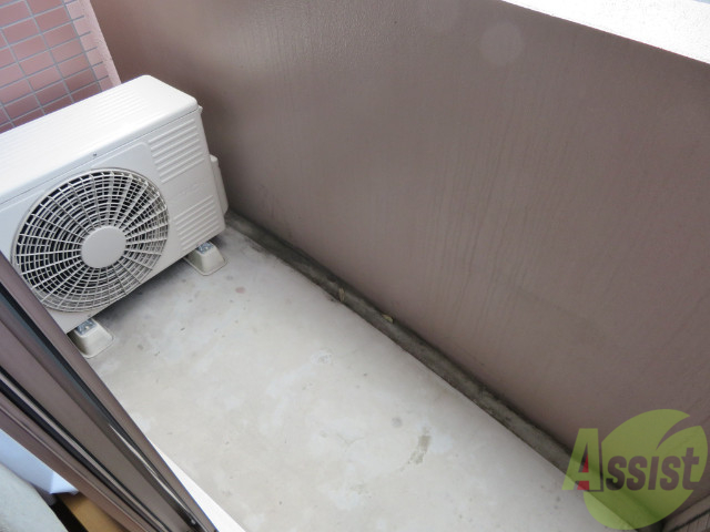 バルコニー　バルコニーは洗濯物がはかどりそうな広さがありますよ。