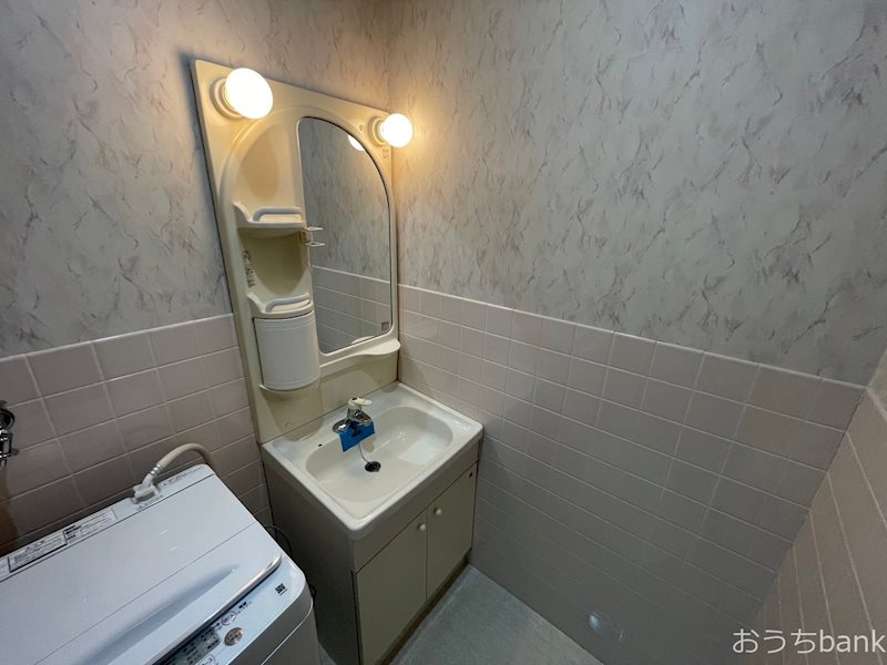 洗面設備　使い勝手の良い洗面化粧台。