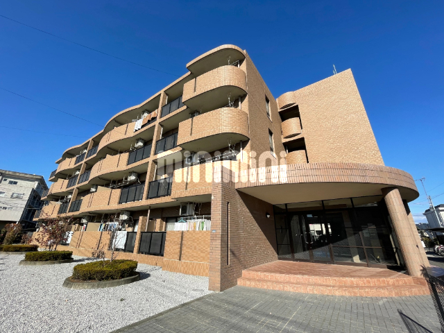 建物外観　しっかりとしたデザインのマンション